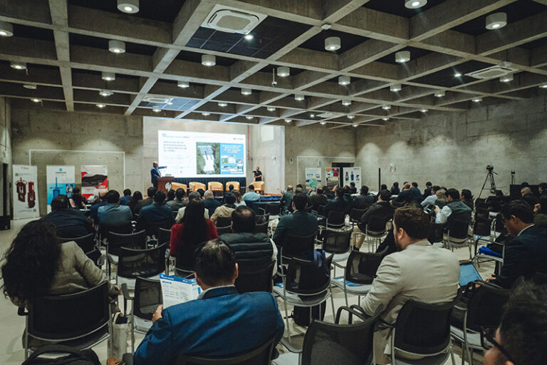 Congreso Aguas y Relaves 2025 reunirá a expertos de Chile, Canadá, EE. UU., Brasil, Ecuador y Colombia en gestión hídrica y de relaves