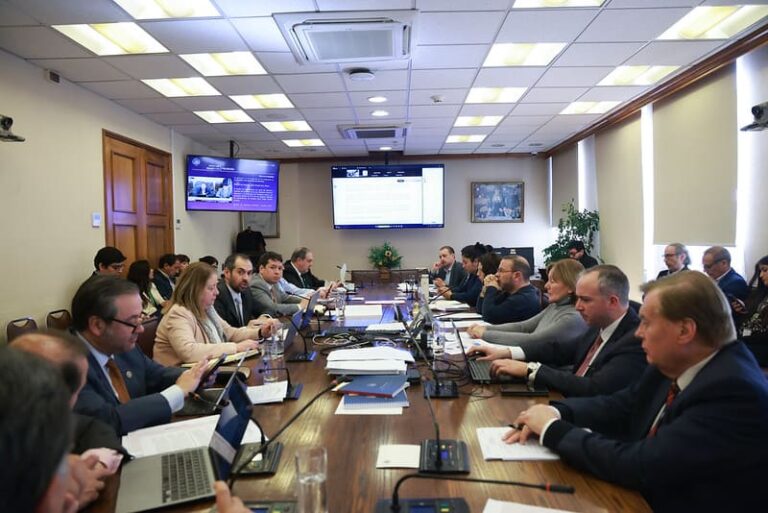 Gobierno impulsa incentivos tributarios para acelerar desarrollo del hidrógeno verde en Chile