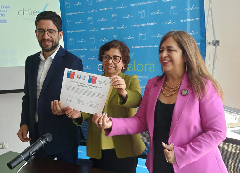 Chile impulsa nuevos perfiles laborales para profesionalizar la industria del litio y fortalecer la transición energética