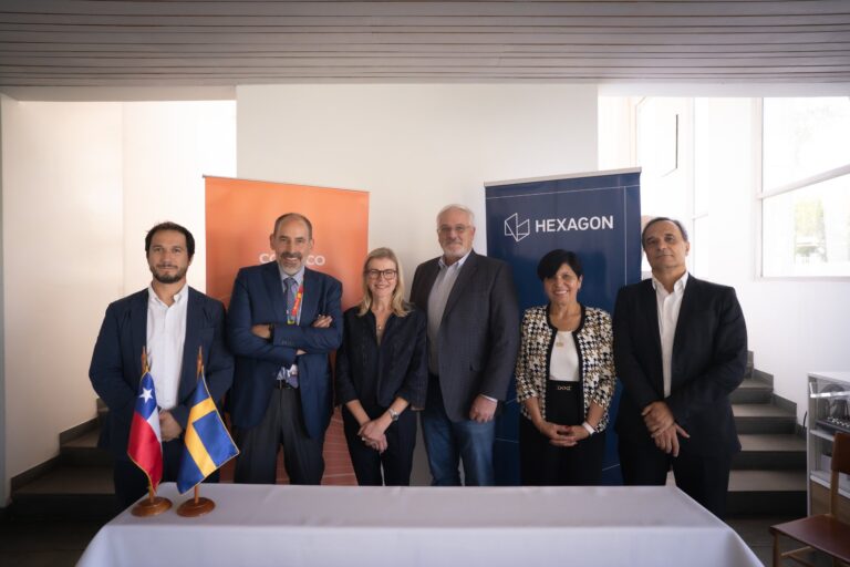 Codelco y Hexagon sellan alianza para impulsar tecnologías avanzadas en la minería