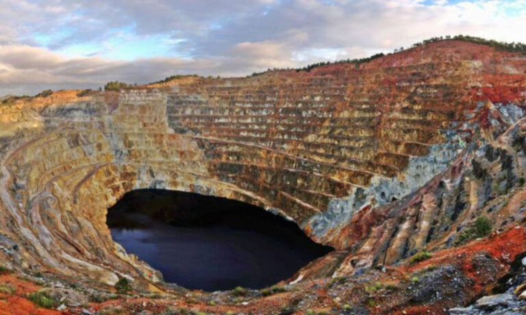 Rio Tinto eleva producción de cobre en el cuarto trimestre y el mercado sigue de cerca conversaciones con Glencore
