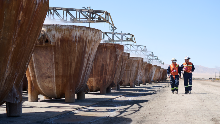 Glencore recorta proyección de cobre para 2026 tras caída de 11% en su producción anual
