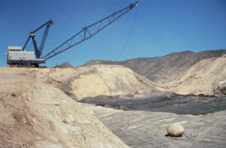 Producción de cobre proyecta peak de 6,06 millones de toneladas en 2033 según nuevo informe de Cochilco