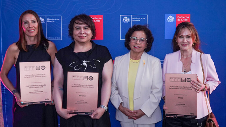 En Antofagasta ministra Williams conmemora los 10 años de la Mesa Mujer Minería