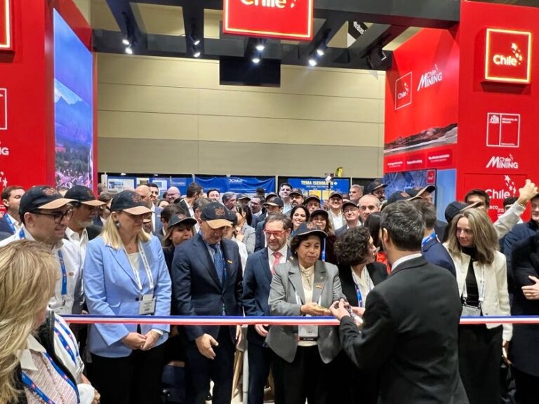Ministra Williams promueve oportunidades de inversión y ventajas competitivas de la minería chilena en PDAC 2026
