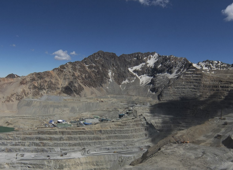 Producción de cobre de Anglo American crece levemente en el primer trimestre y Chile lidera el desempeño