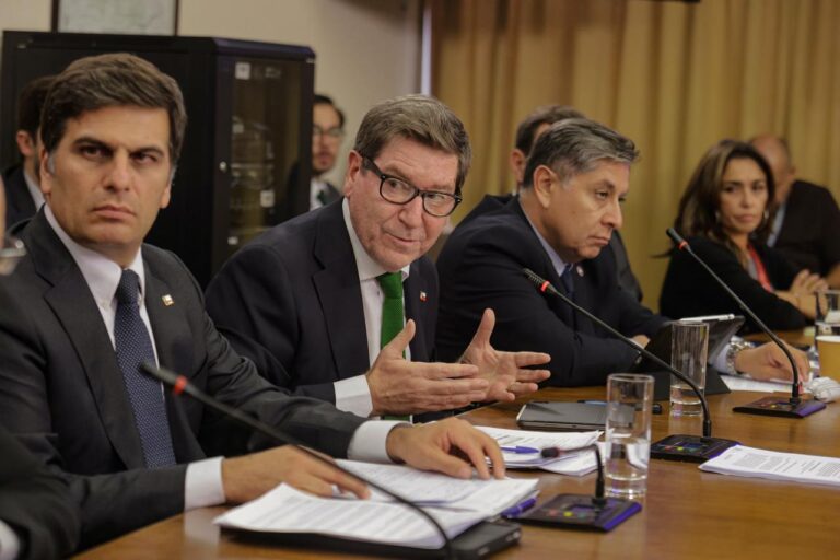 Biministro Mas analiza desafíos financieros y de gestión en Codelco