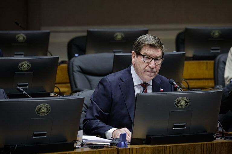 Gobierno presenta agenda para reactivar la pequeña minería con foco en permisos y productividad