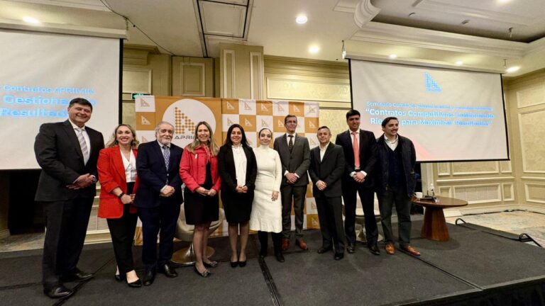 Expertos analizan la gestión estratégica de riesgos en contratos mineros en seminario de Aprimin