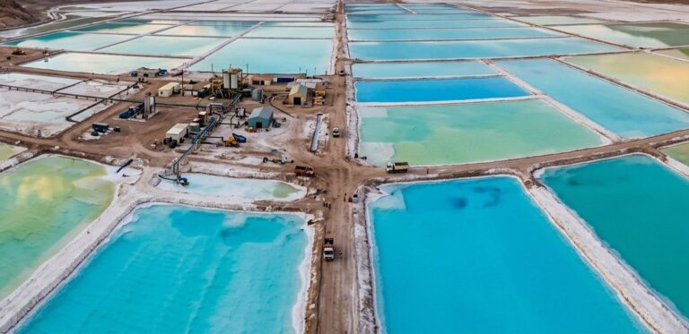 SQM registra un fuerte aumento en sus ganancias trimestrales a medida que se ajusta el mercado del litio