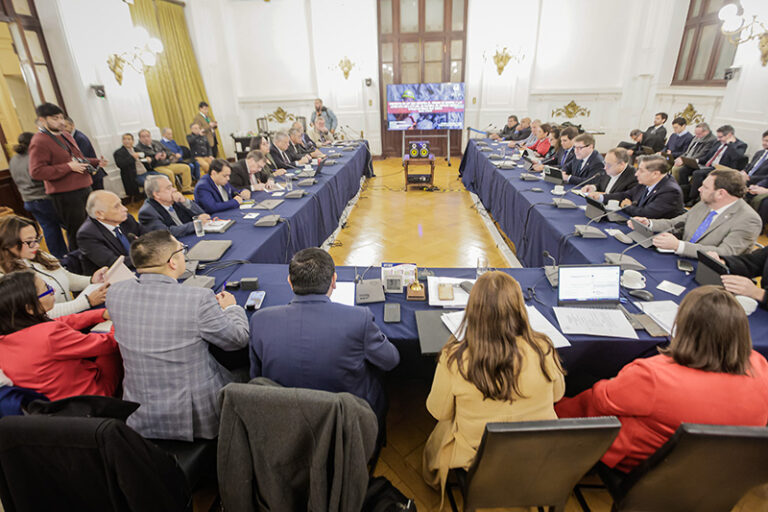 Gobierno impulsa ley para simplificar patentes y reactivar la pequeña minería