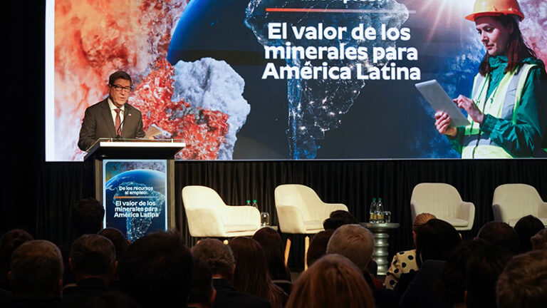 Alianza público-privada como clave para transformar la minería en desarrollo