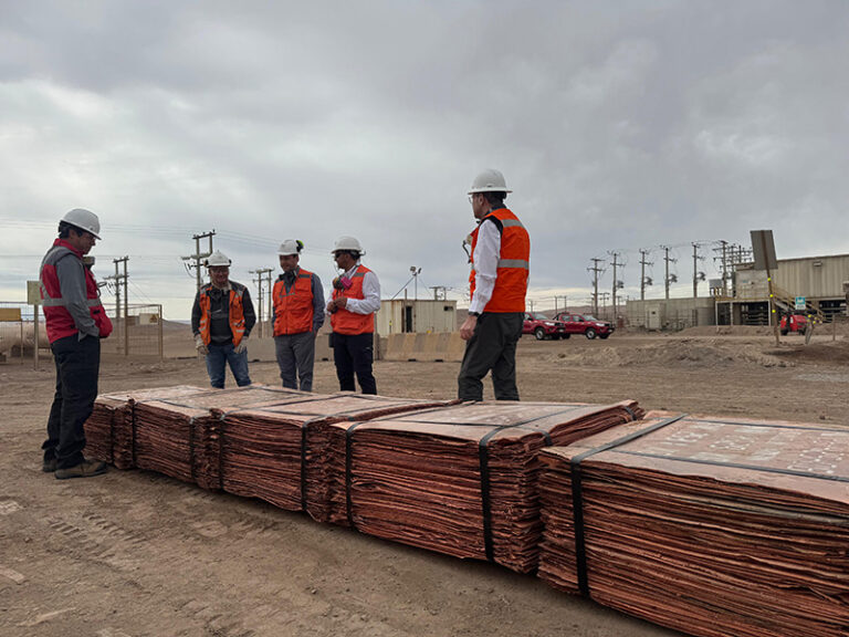 Enami impulsa la pequeña minería y el empleo en Arica y Parinacota